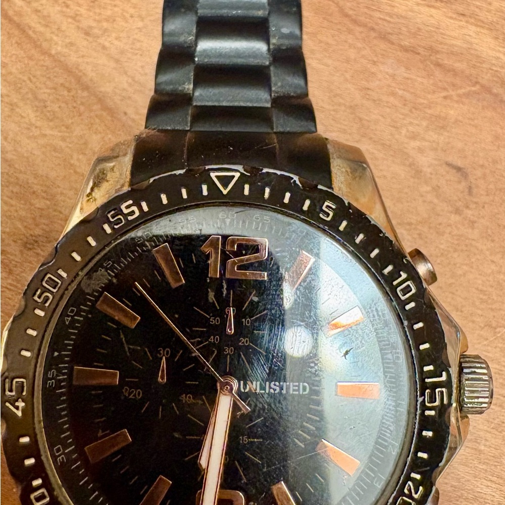 Unlisted Black and Gold Timepiece for men.